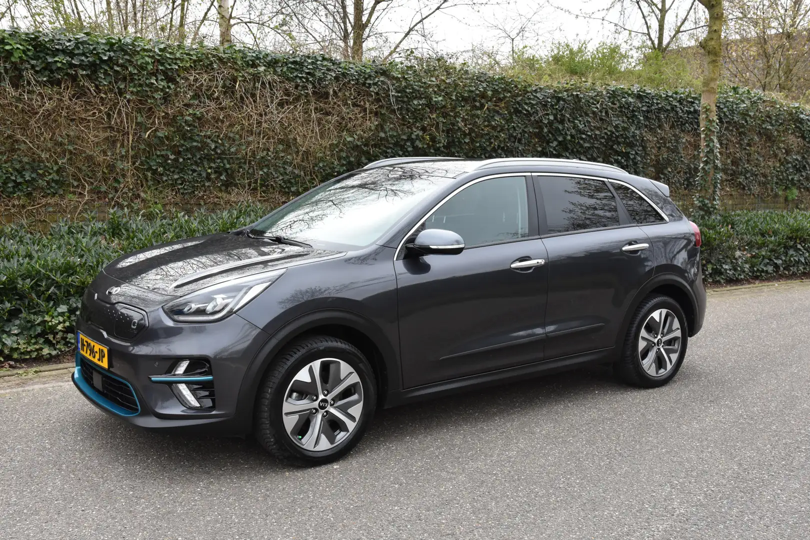 Kia e-Niro ExecutiveLine 64 kWh | 204PK | LEDER | NAVI | CAME Grijs - 2