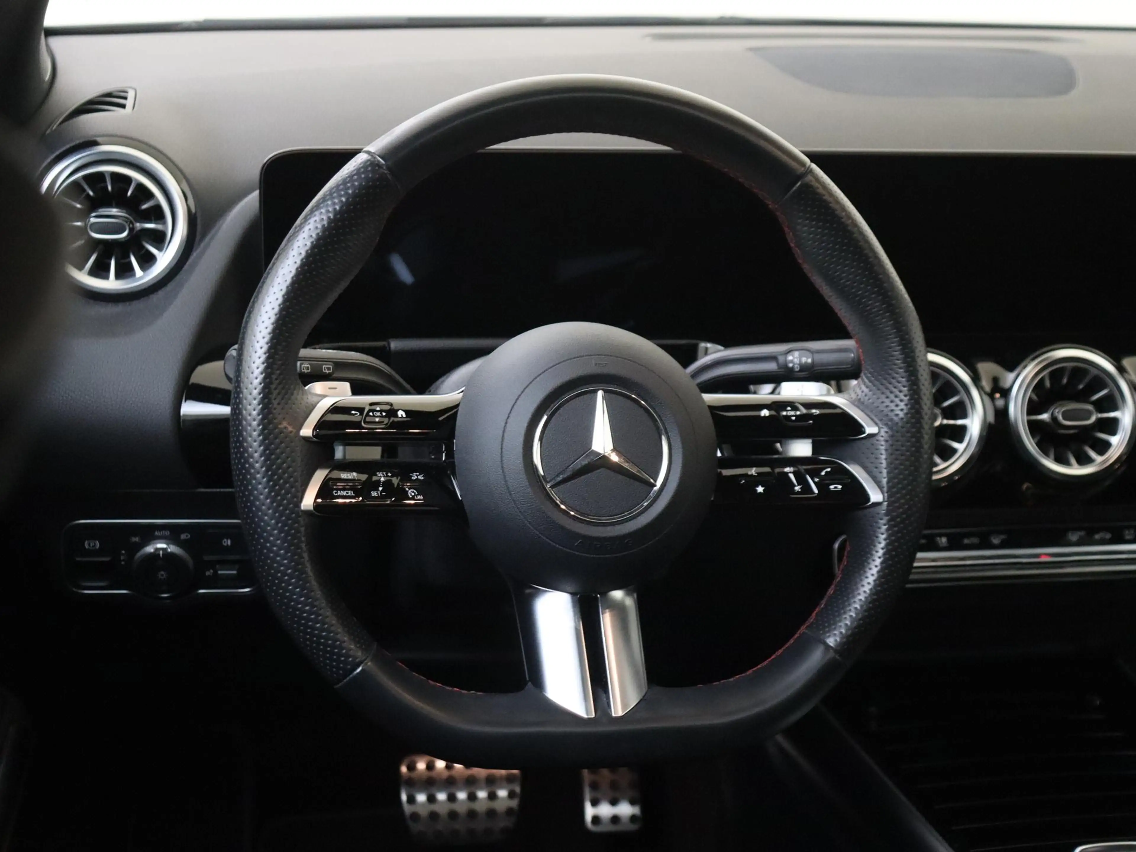 Mercedes-Benz GLA 250 e AMG Line Premium /Panoramadak /Keyless-Go /Augme — photo 11