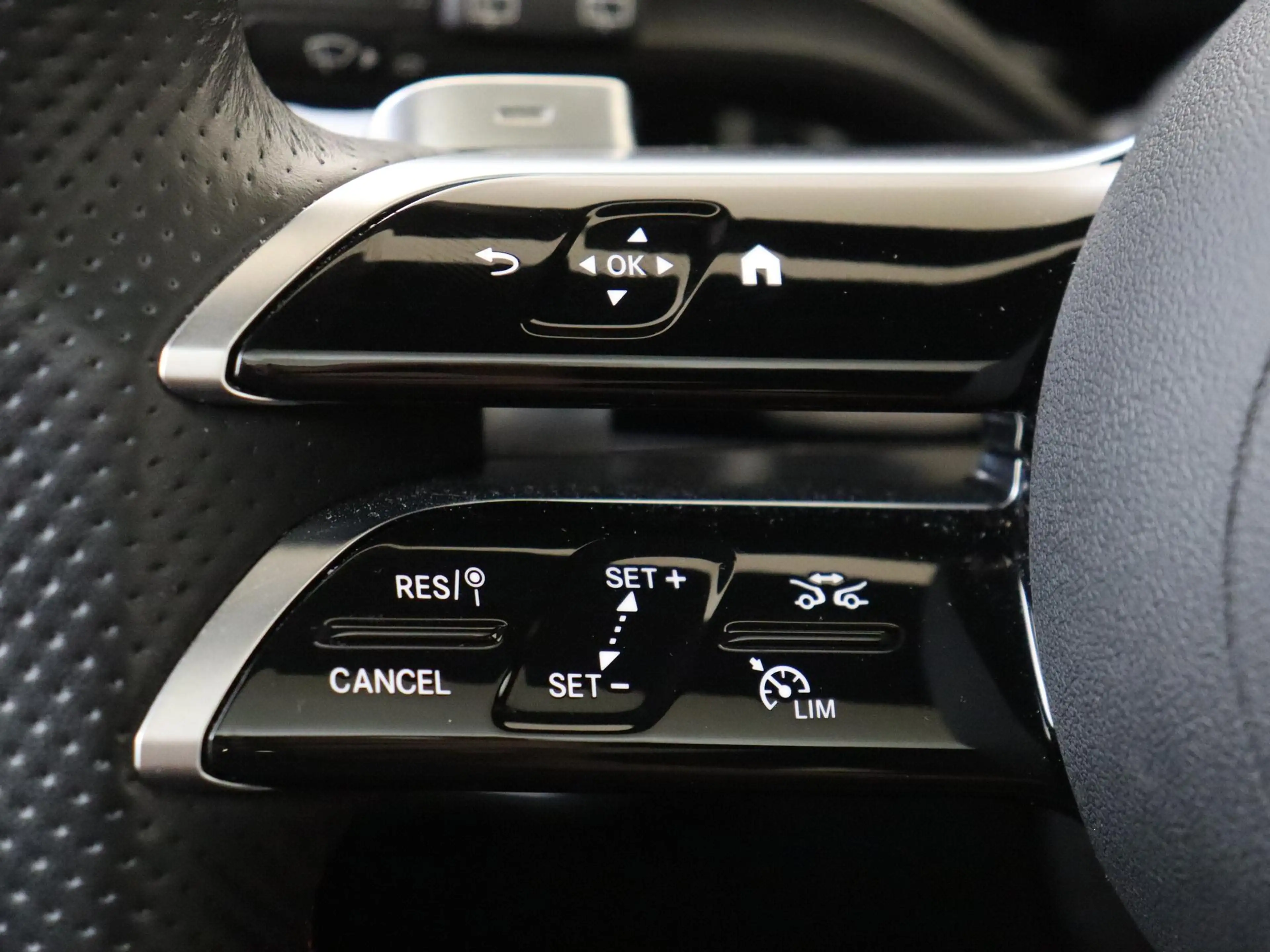 Mercedes-Benz GLA 250 e AMG Line Premium /Panoramadak /Keyless-Go /Augme — photo 13