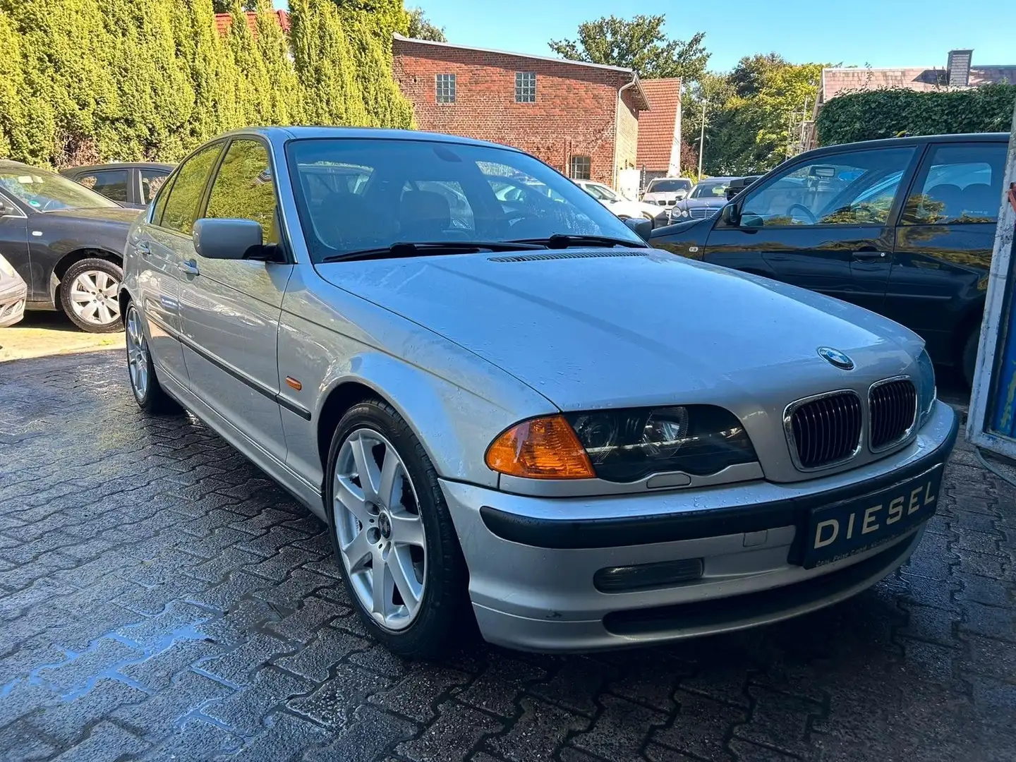 BMW 330 d Aut., Navi, Leder, Sportsitze, fast voll Silber - 2