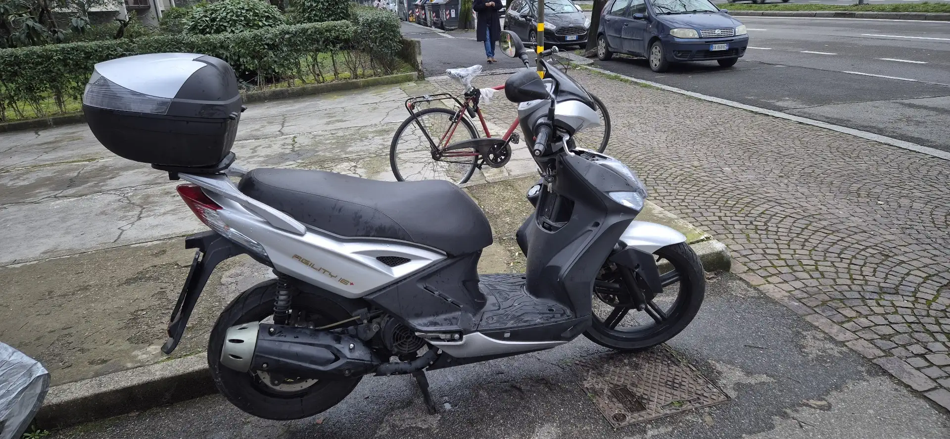 Kymco Agility 125 r16 plus Gris - 1