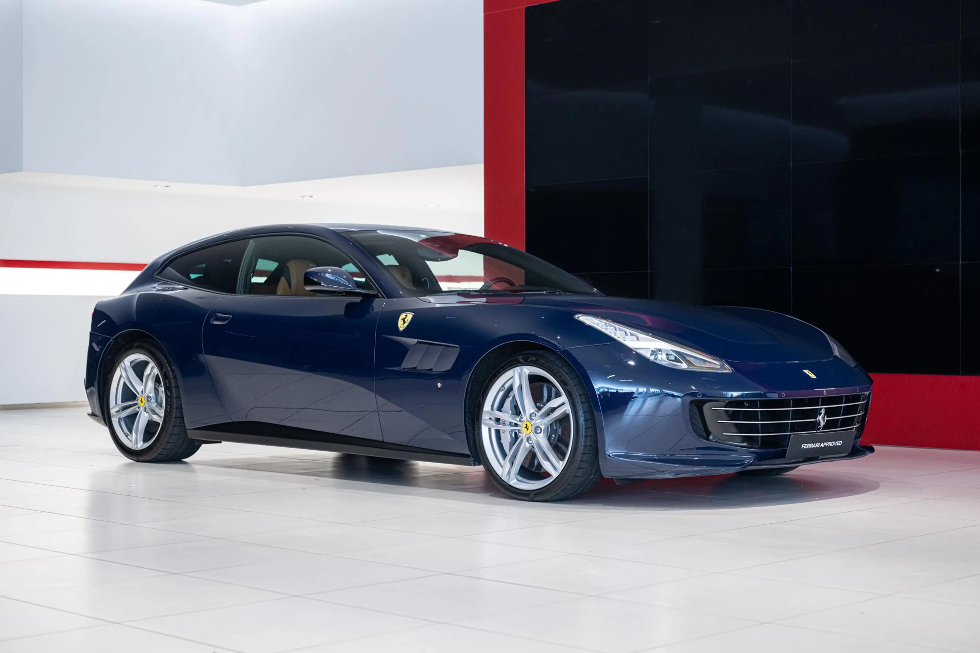 Ferrari GTC4 Lusso GTC4Lusso V12 - Kroymans Ferrari — photo 2