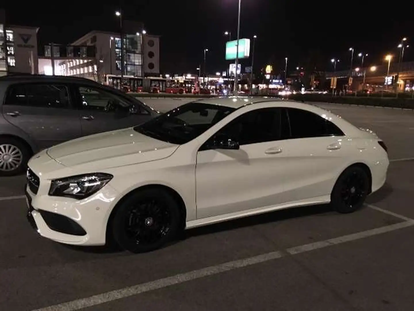Mercedes-Benz CLA 200 CLA 200 d Edition Coupe Aut. Edition Weiß - 1