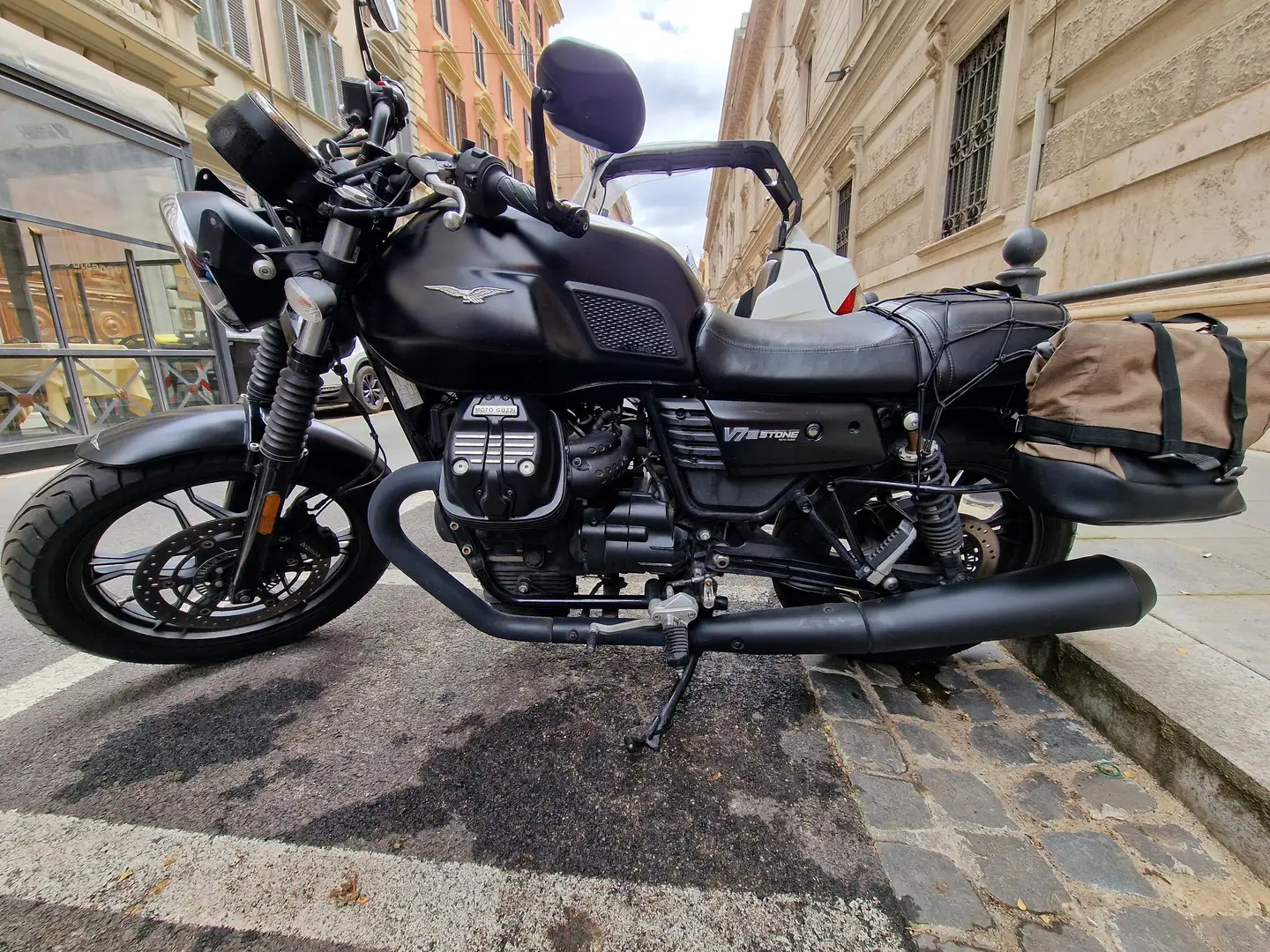 Moto Guzzi V 7 III Stone 2019 Nero - 1