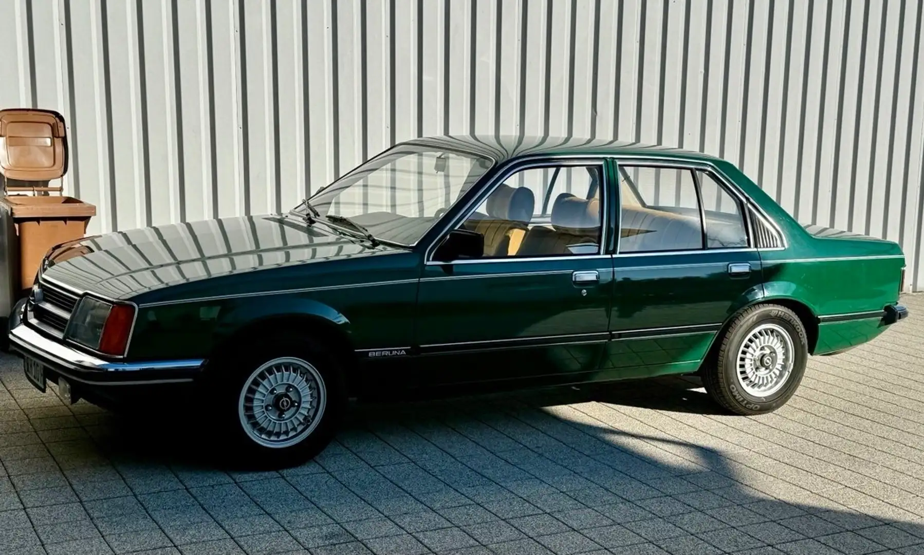 Opel Commodore Berlina Verde - 2