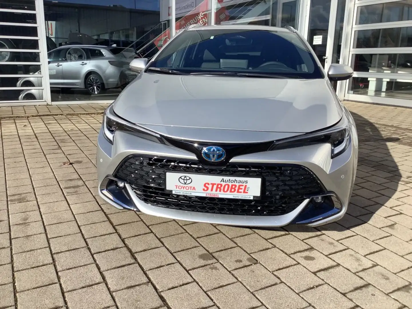 Toyota Corolla 1.8 Hybrid Touring Sports Team Deutschland (ZE1HE) Silber - 2