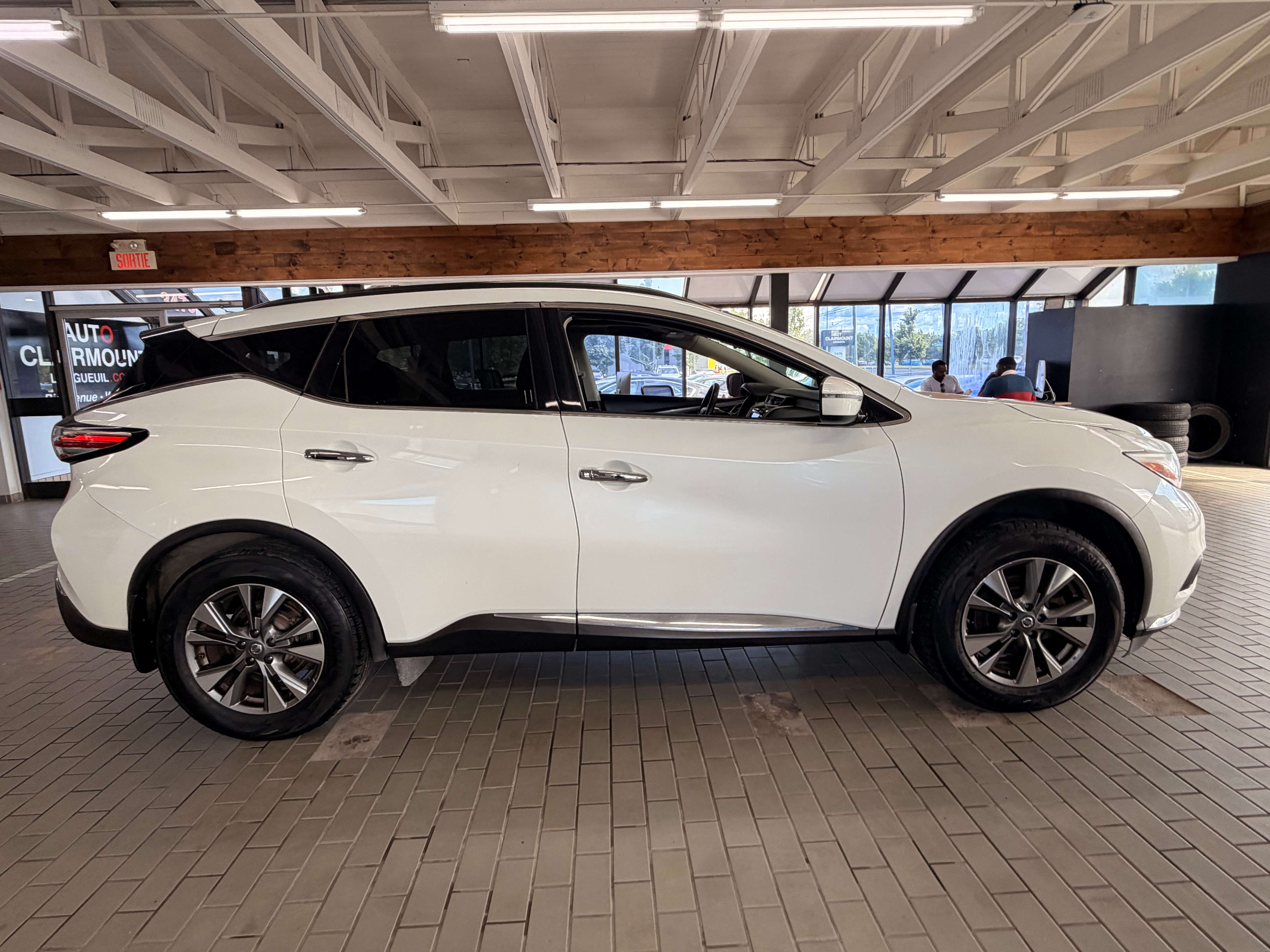 2017 Nissan Murano SV - Image 6