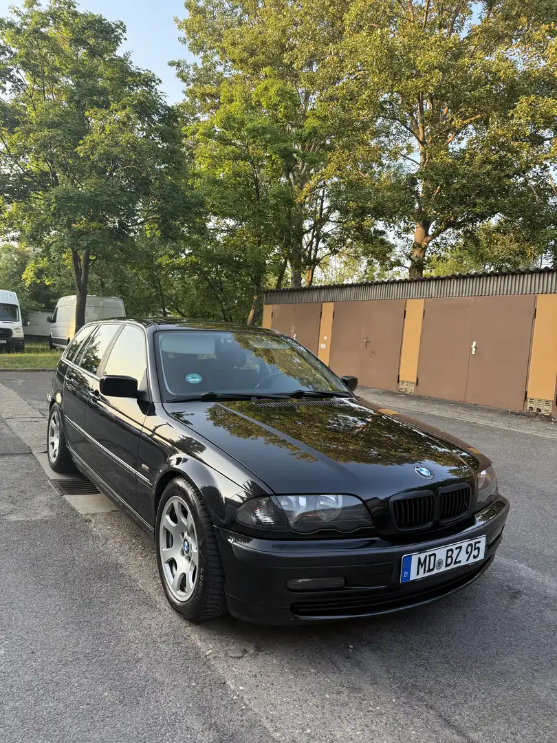 BMW 320 320i touring - 1