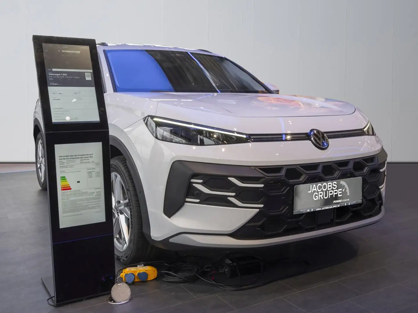 Volkswagen T-Roc Life 1.5 l eTSI 110 kW 150 PS UPE 43.330,- incl. Überführu Blanc - 2