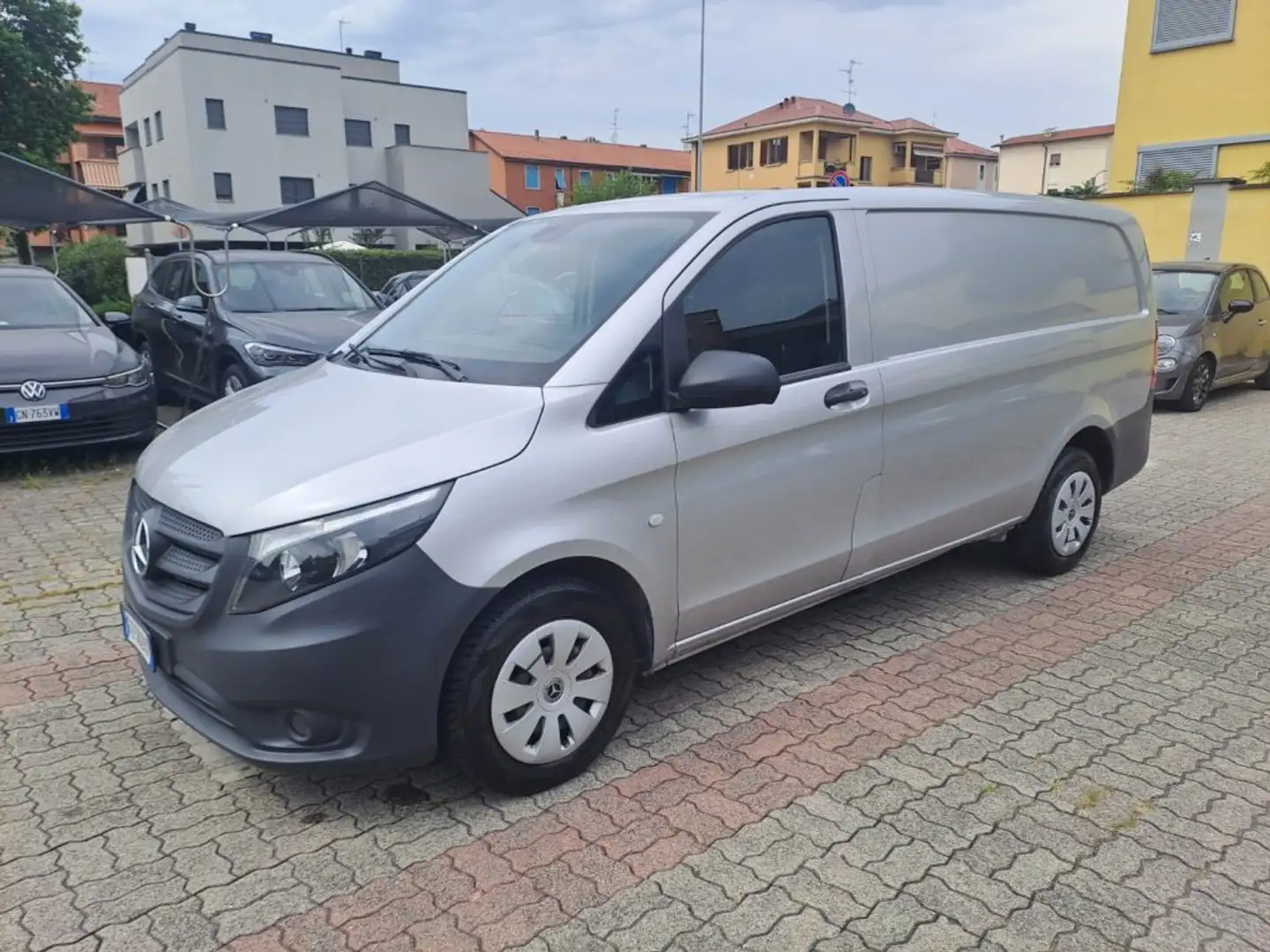 Mercedes-Benz Vito 1.7 114 CDI Furgone Long Grijs - 1