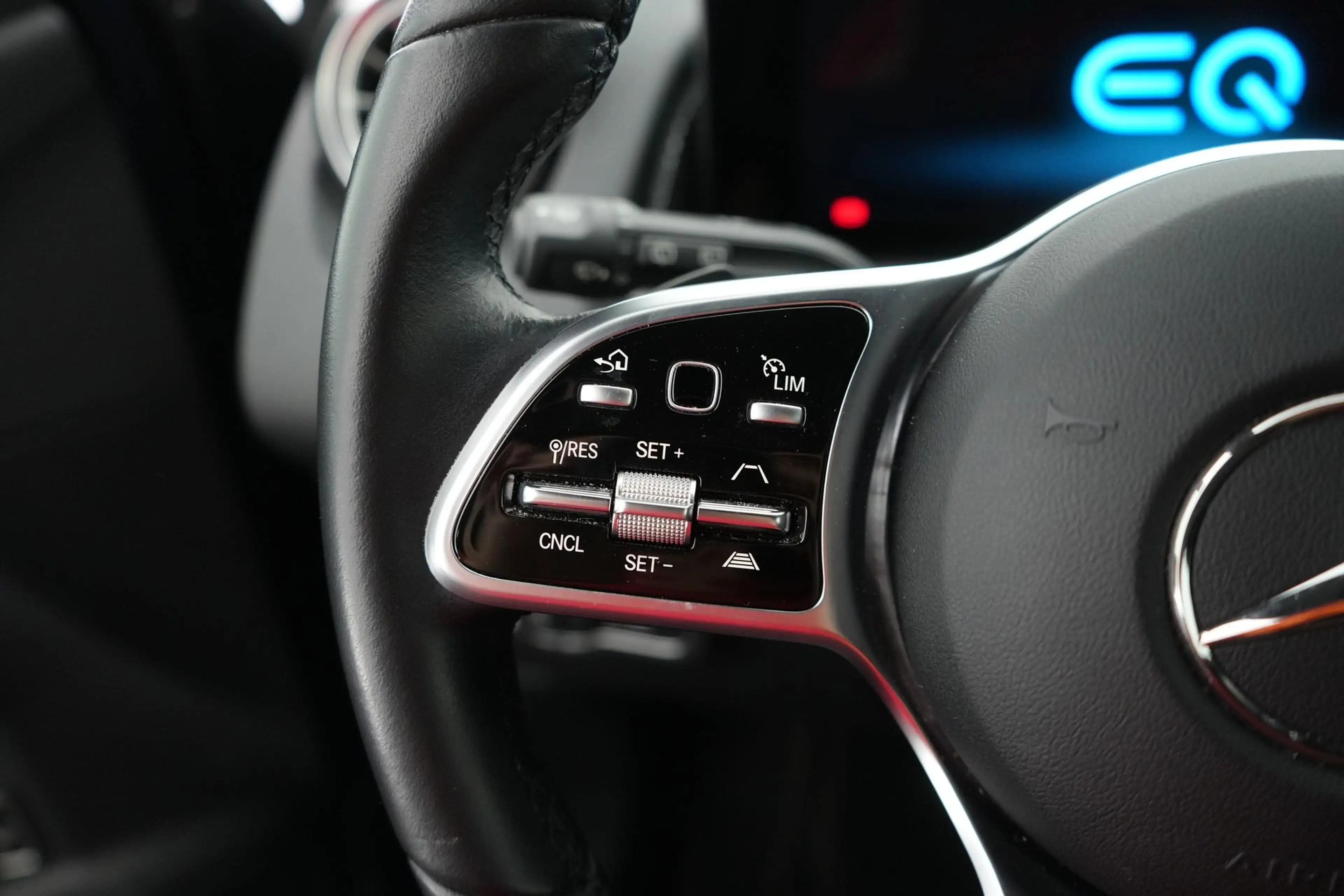 Mercedes-Benz EQB 250 Business Line LEDER/STOF LED GPS PDC CAM Carplay V — photo 25