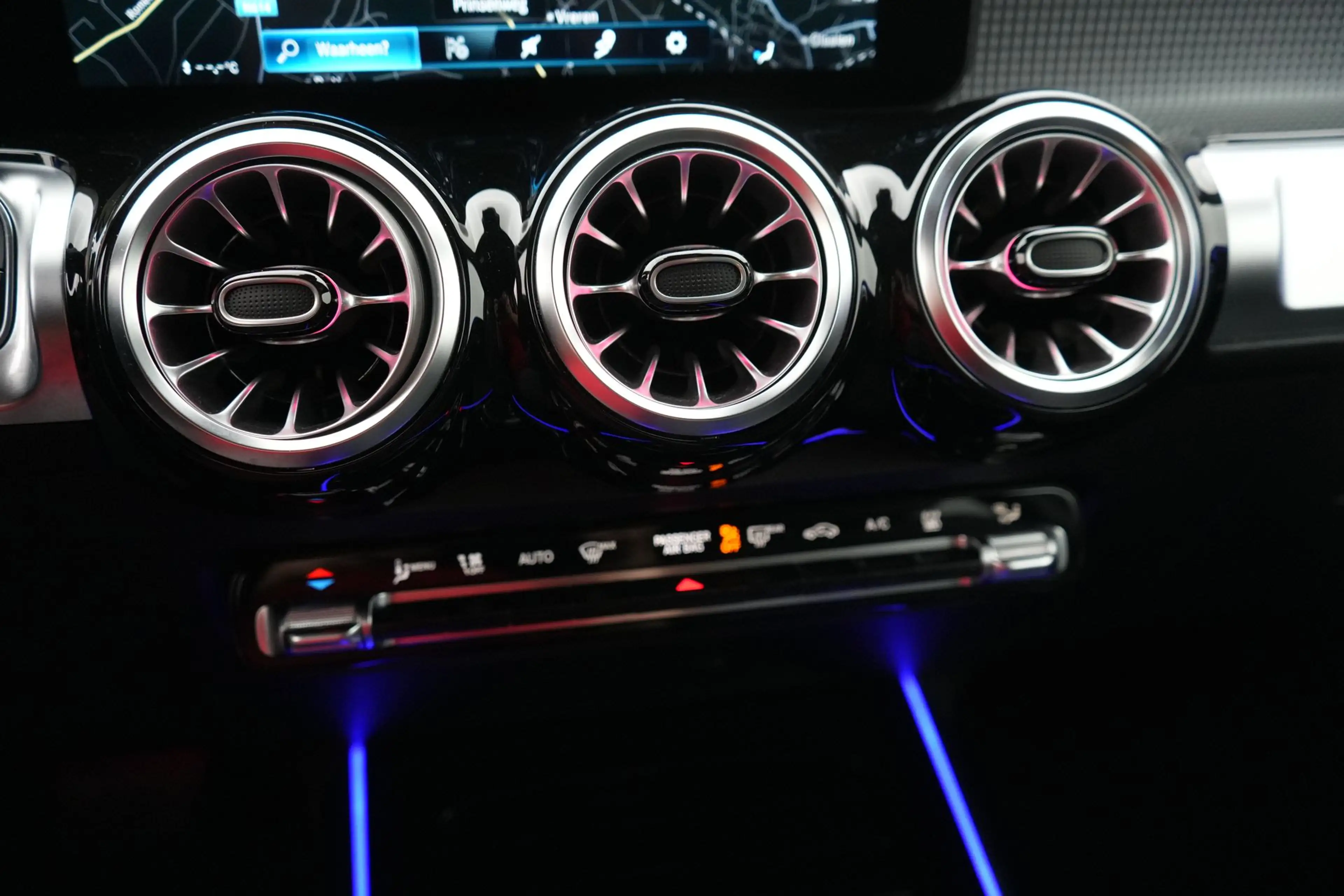 Mercedes-Benz EQB 250 Business Line LEDER/STOF LED GPS PDC CAM Carplay V — photo 27