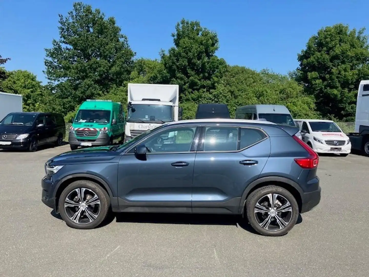 Volvo XC40 Momentum 2WD AHK+Voll-LED+Klimaaut+elKlappe Blau - 2
