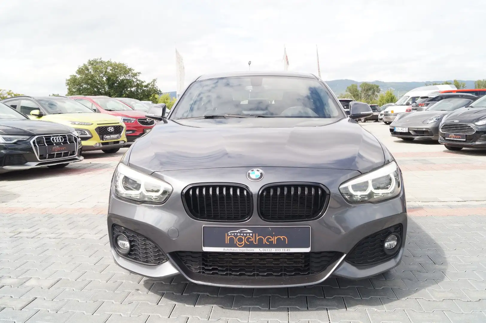 BMW 118 i Edition M-Sport Paket PDC Klimaat PDC SHZ Grau - 2