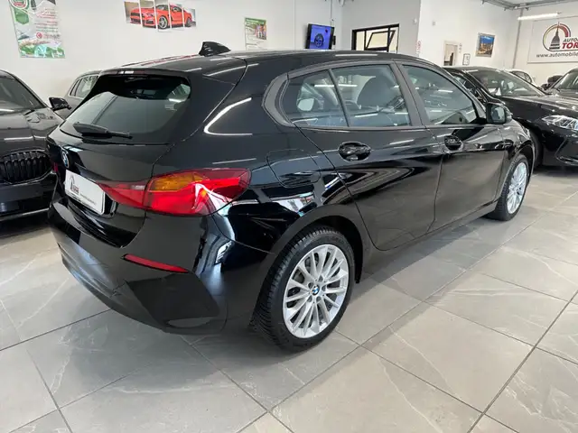BMW 1 Series view 4