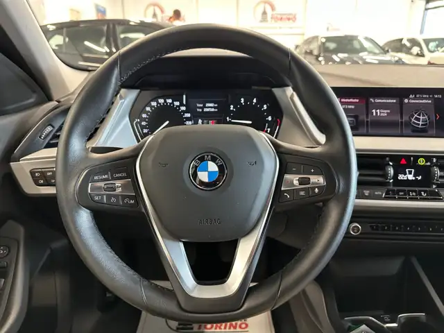 BMW 1 Series view 10