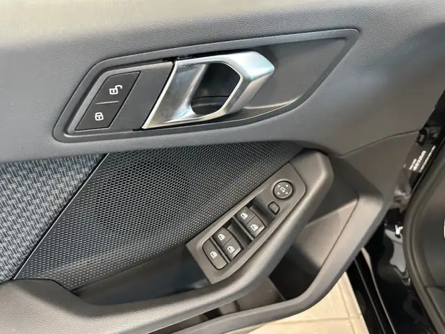 BMW 1 Series view 9