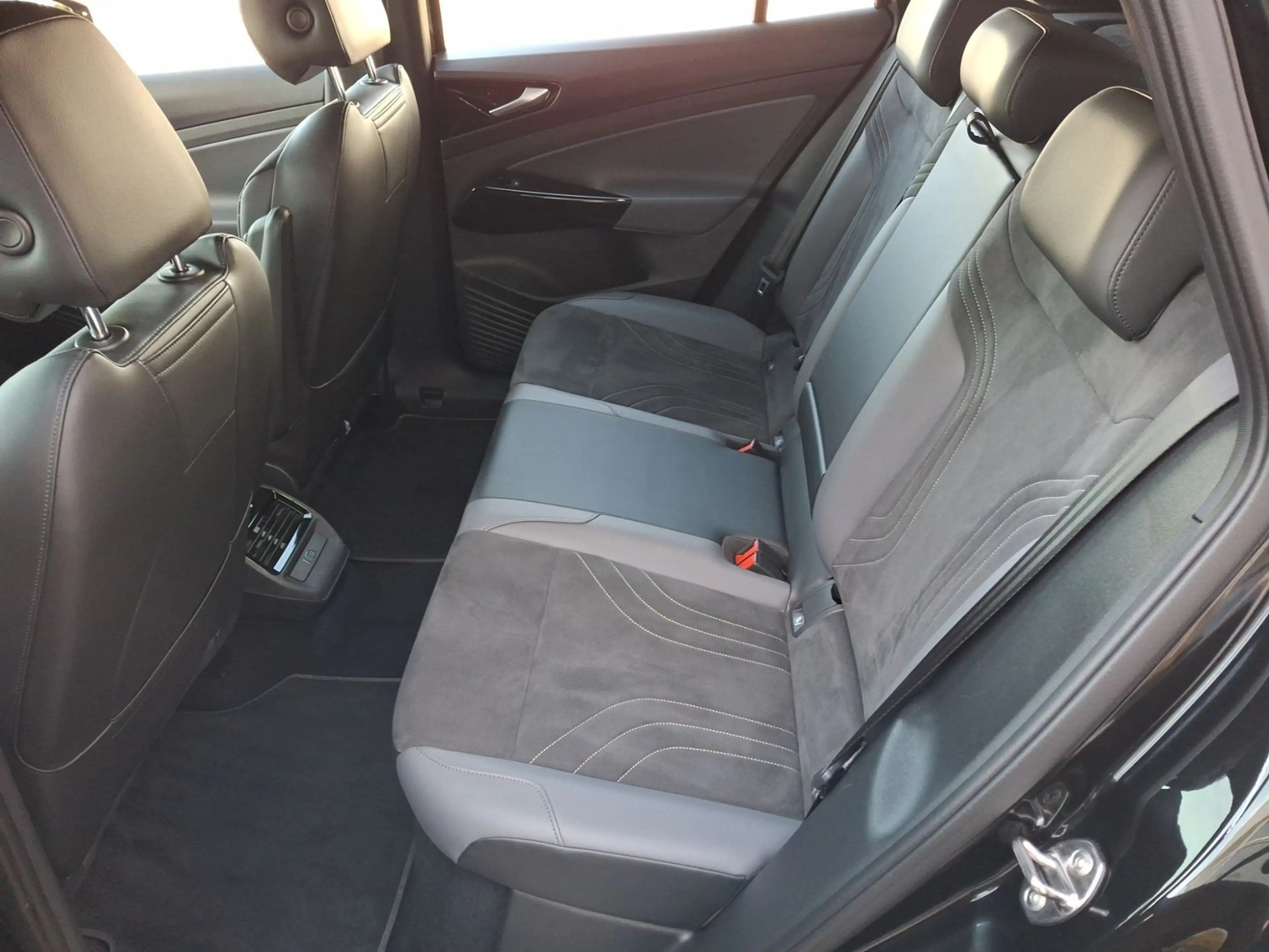 Volkswagen ID.4 Pro Perf 82 kWh Wärmepumpe Kamera AHV — photo 10