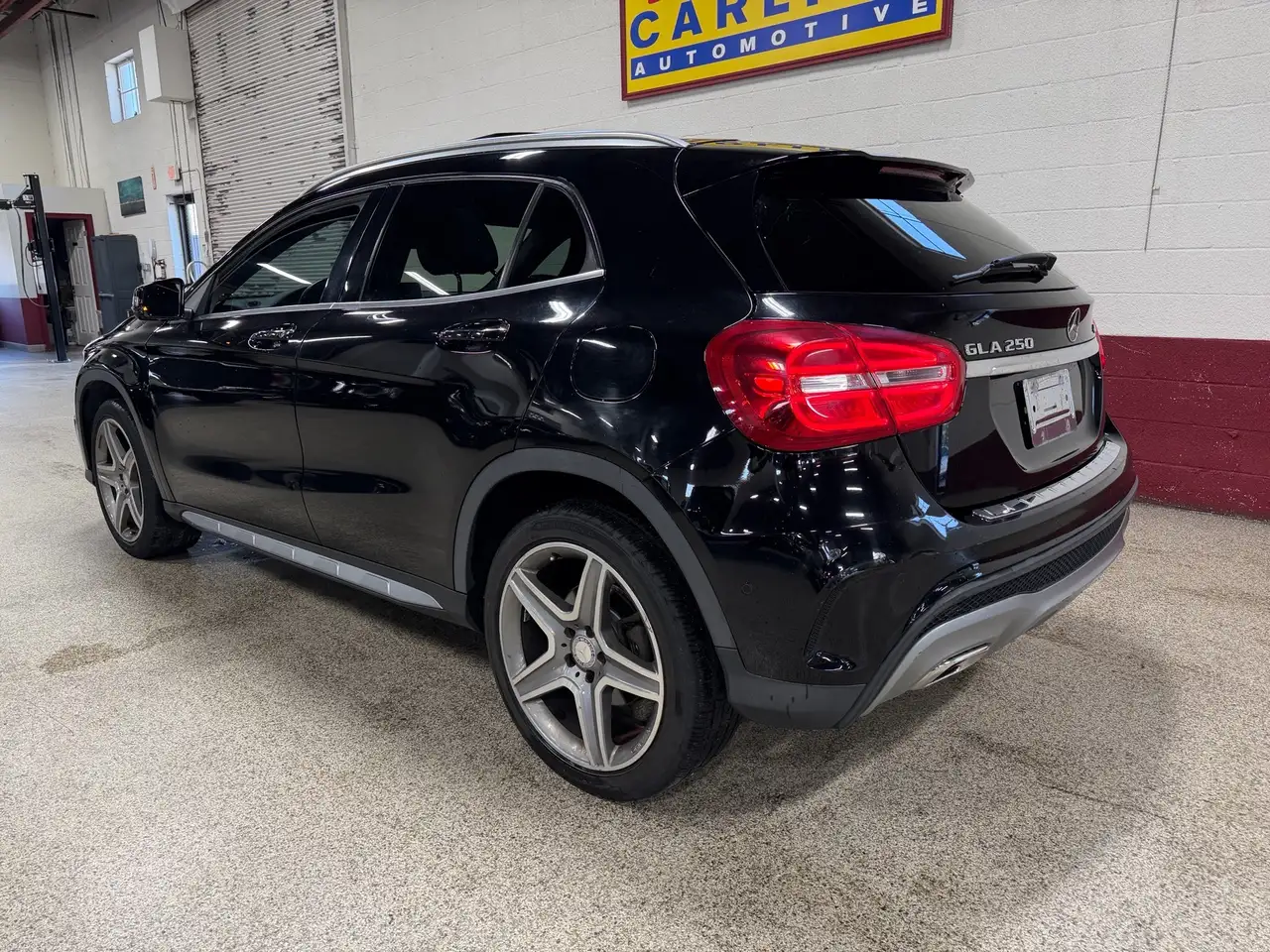 Mercedes-Benz GLA снимка Mercedes-Benz GLA