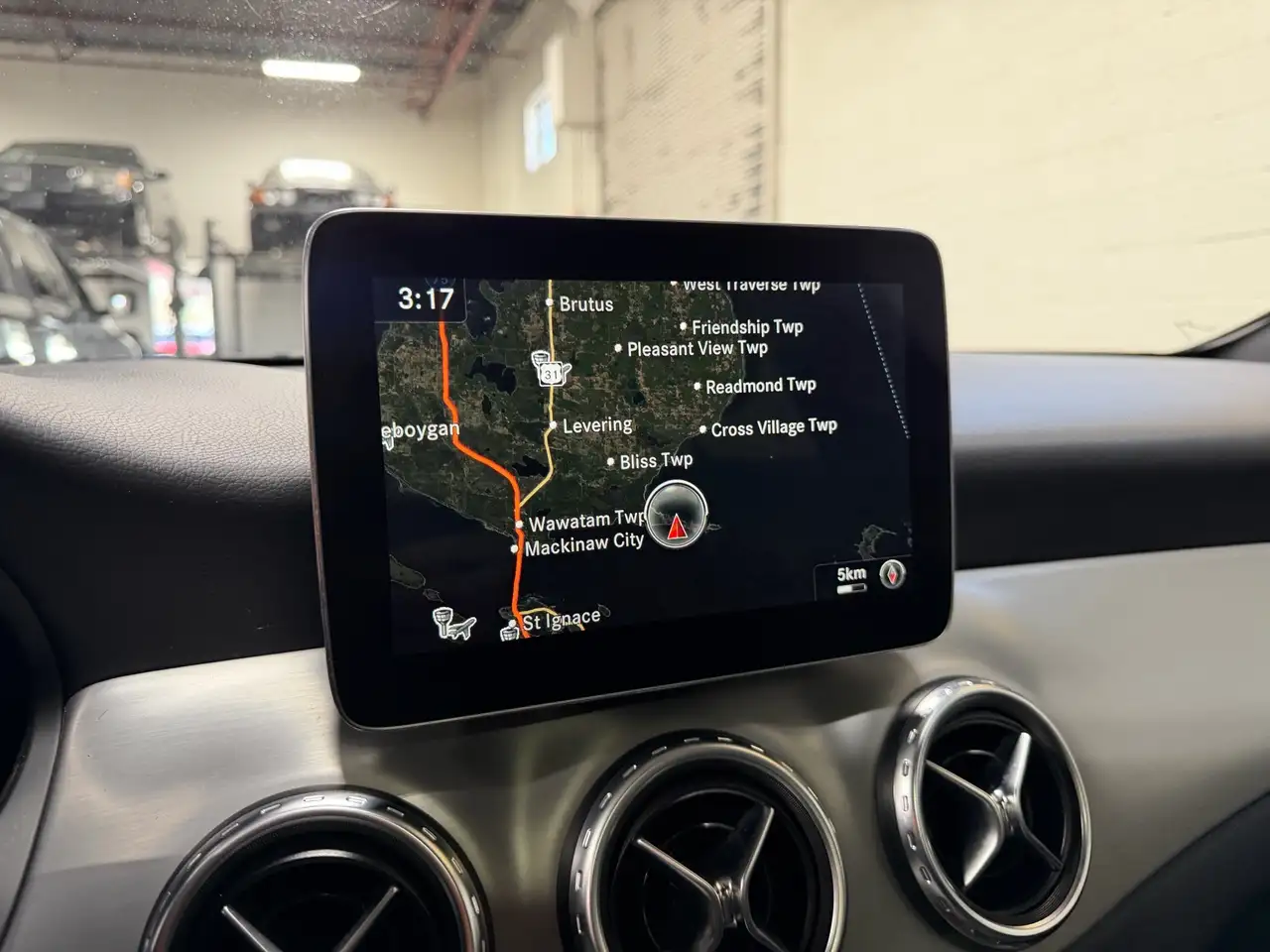 Mercedes-Benz GLA снимка Mercedes-Benz GLA