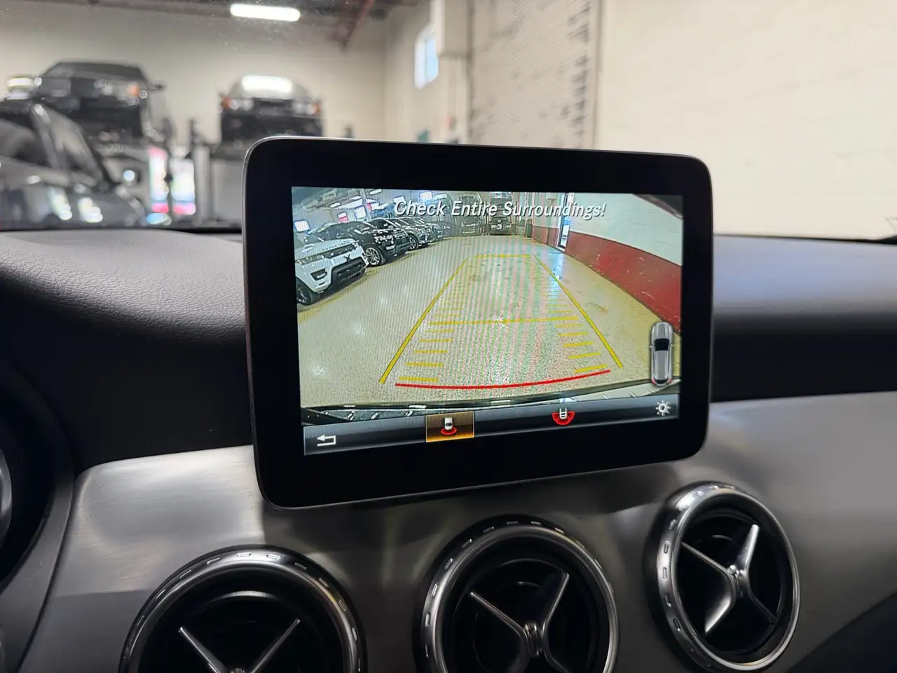Mercedes-Benz GLA снимка Mercedes-Benz GLA