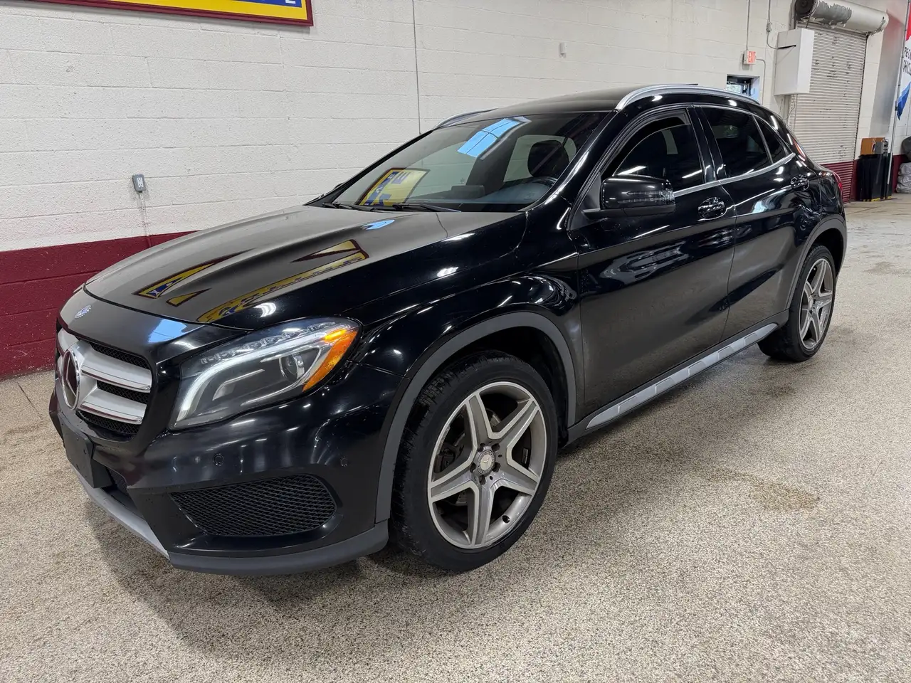 Mercedes-Benz GLA снимка Mercedes-Benz GLA