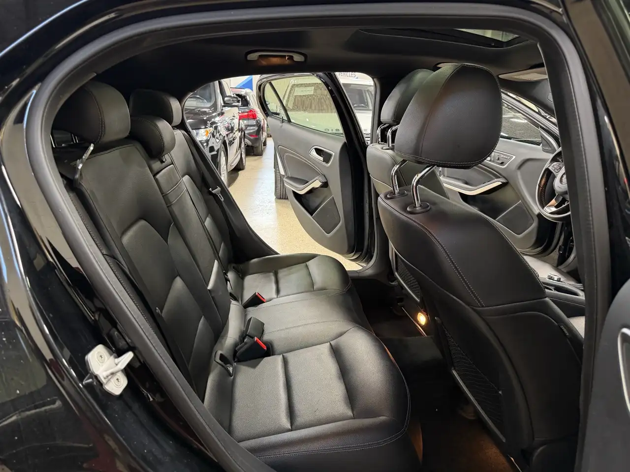 Mercedes-Benz GLA снимка Mercedes-Benz GLA