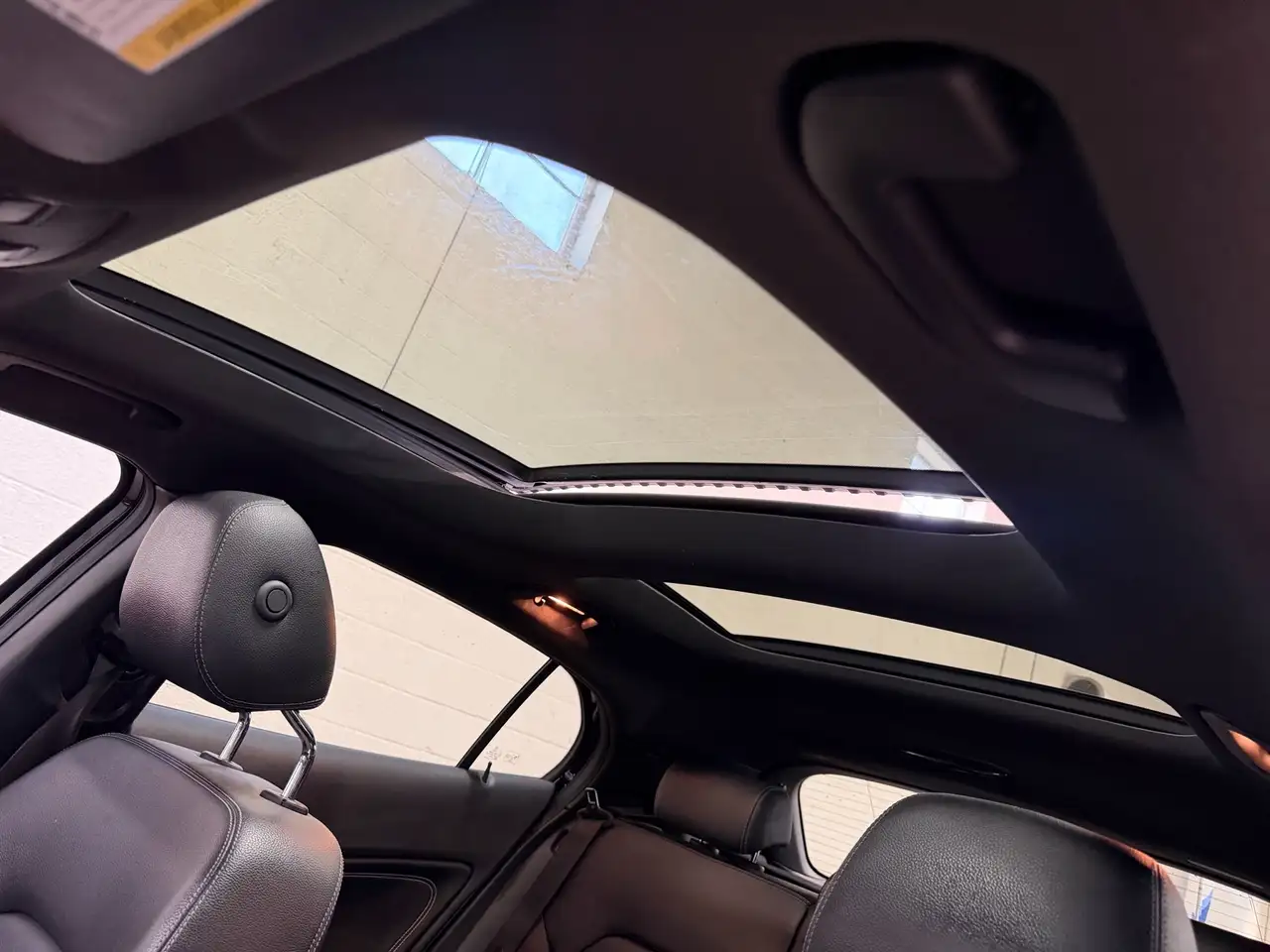 Mercedes-Benz GLA снимка Mercedes-Benz GLA