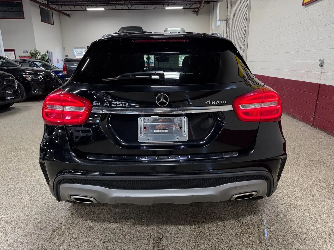 Mercedes-Benz GLA снимка Mercedes-Benz GLA