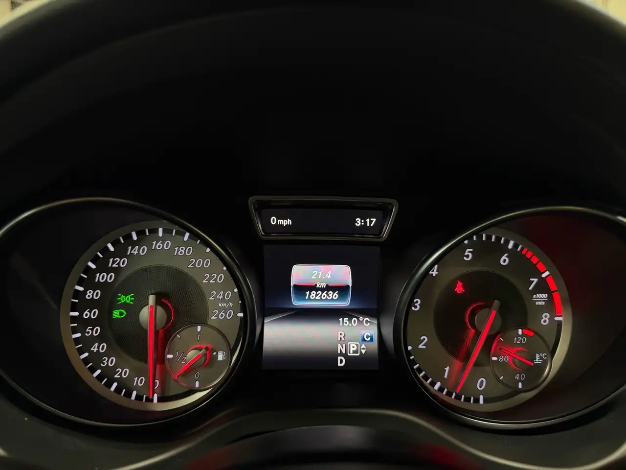 Mercedes-Benz GLA снимка Mercedes-Benz GLA