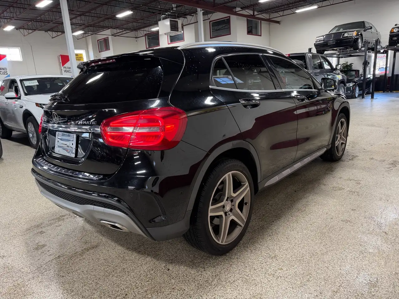 Mercedes-Benz GLA снимка Mercedes-Benz GLA