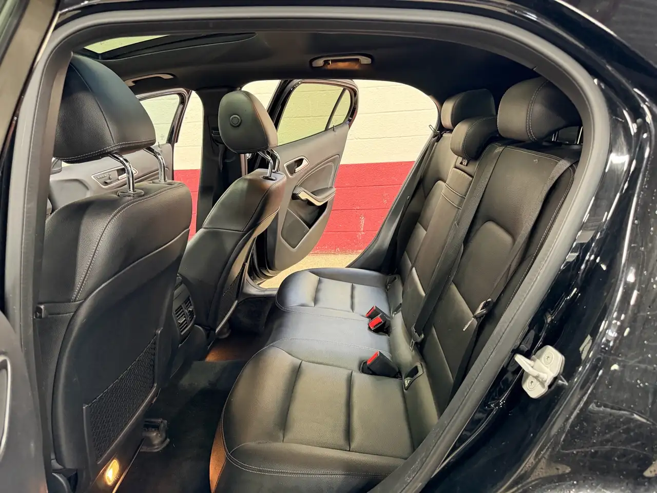 Mercedes-Benz GLA снимка Mercedes-Benz GLA