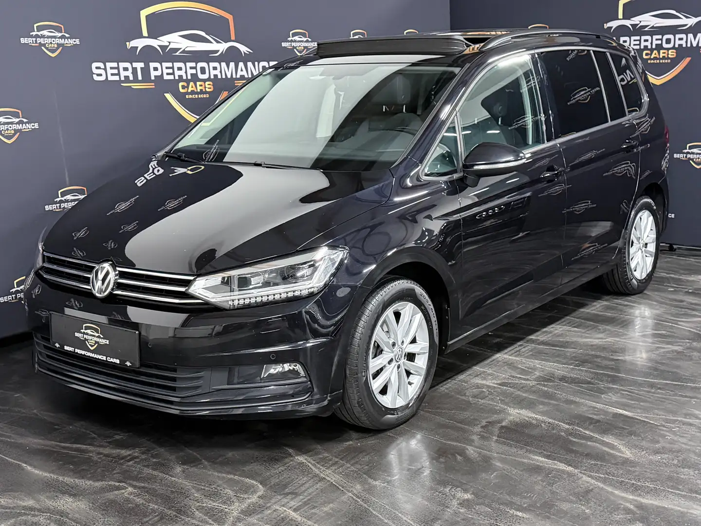 Volkswagen Touran Sky 1,6 SCR TDI DSG Schwarz - 1