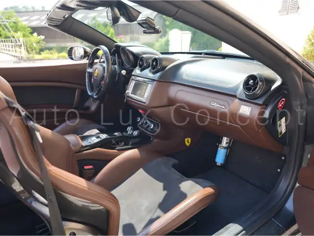 Ferrari California view 6
