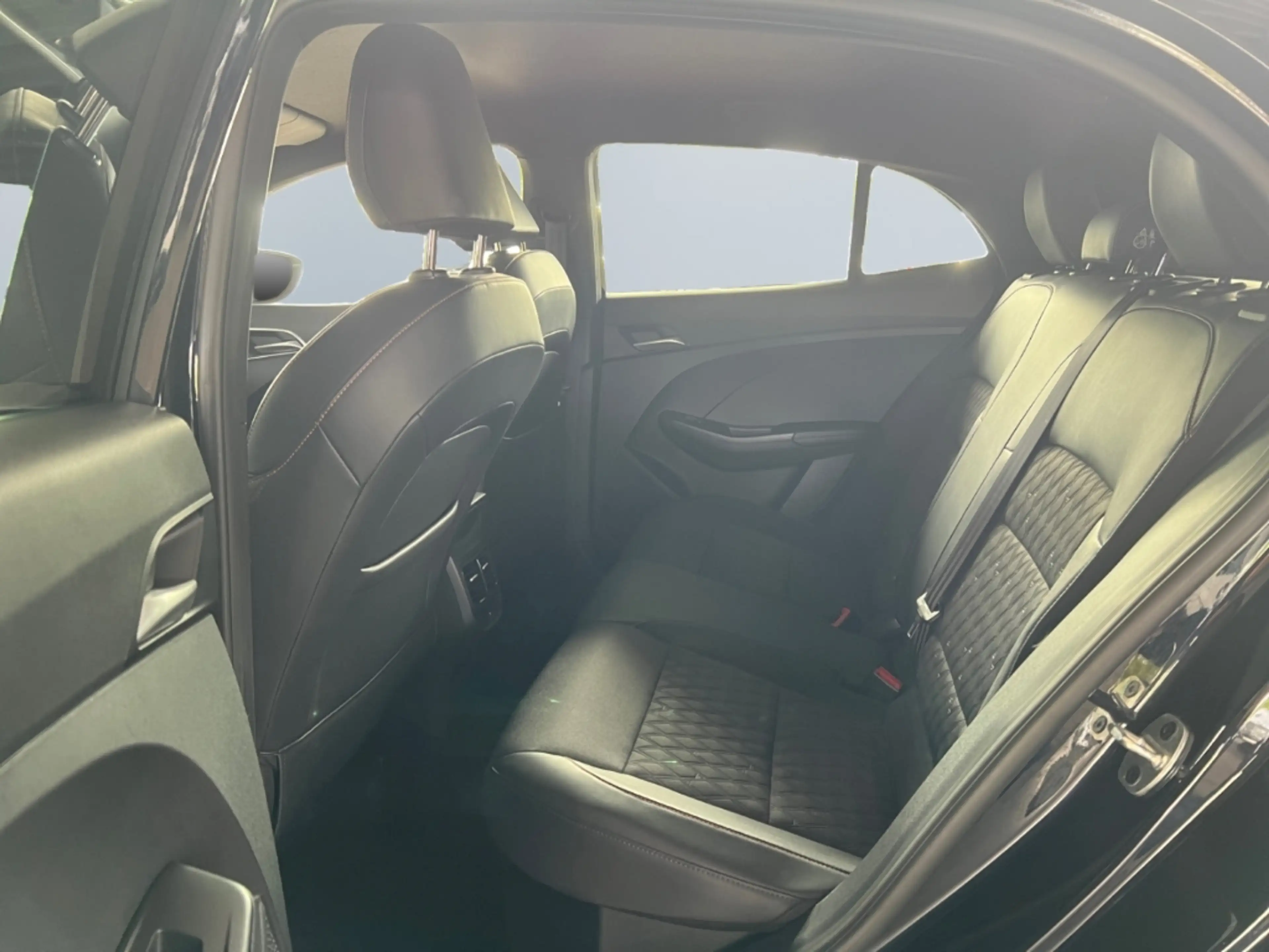 MG MG3 1.5 Hybrid+ Luxury *LED*360°*SHZ*Teilleder* — photo 15