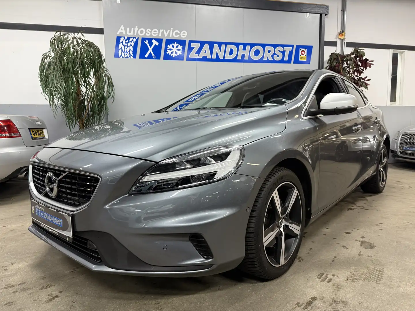 Volvo V40 2.0 T4 Business Sport Grigio - 1
