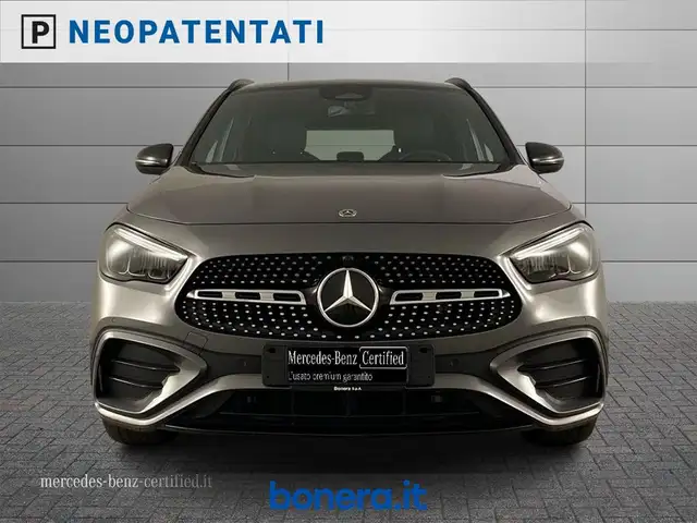 Mercedes-Benz Gla Class view 3