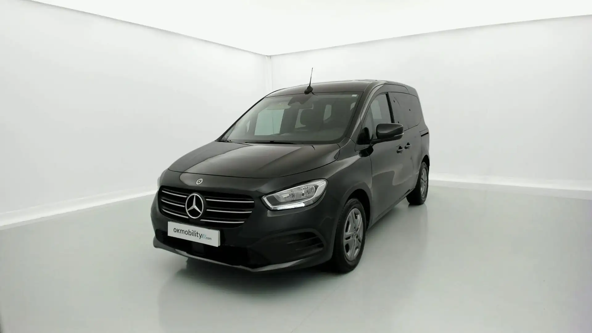 Mercedes-Benz T-Class 180d Zwart - 1