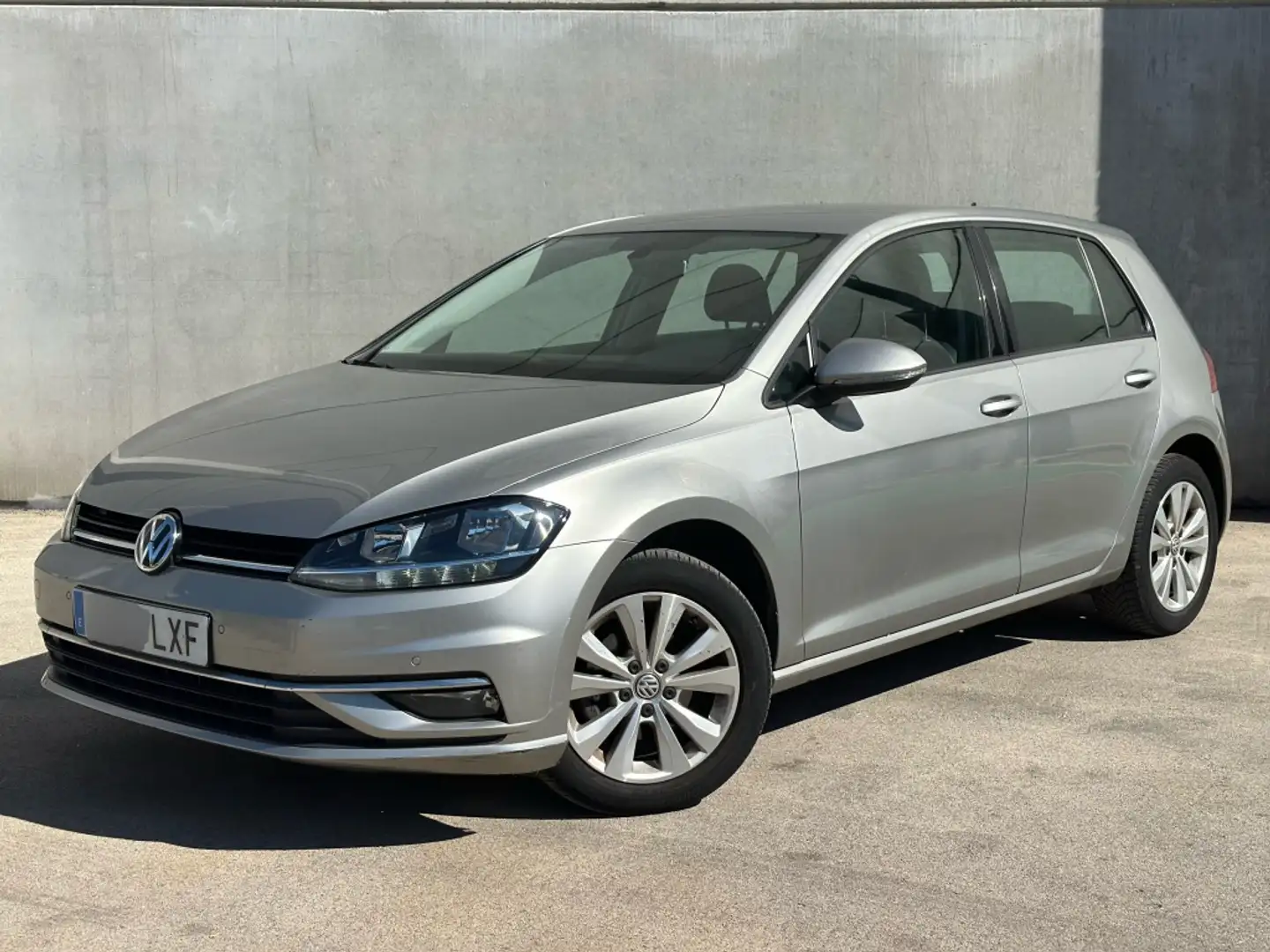 Volkswagen Golf 1.0 TSI Advance 81kW Grau - 1