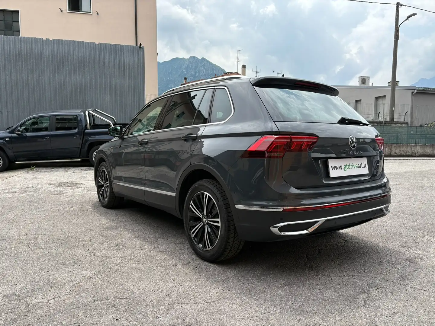 Volkswagen Tiguan Tiguan 2.0 tdiR-Line150cv dsg-KM 65.400 AUTOMATICA Grigio - 2