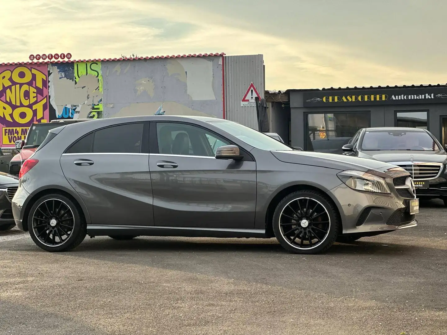 Mercedes-Benz A 180 A 180 d Aut. BlueEfficiency **Finanzierung** Grau - 1
