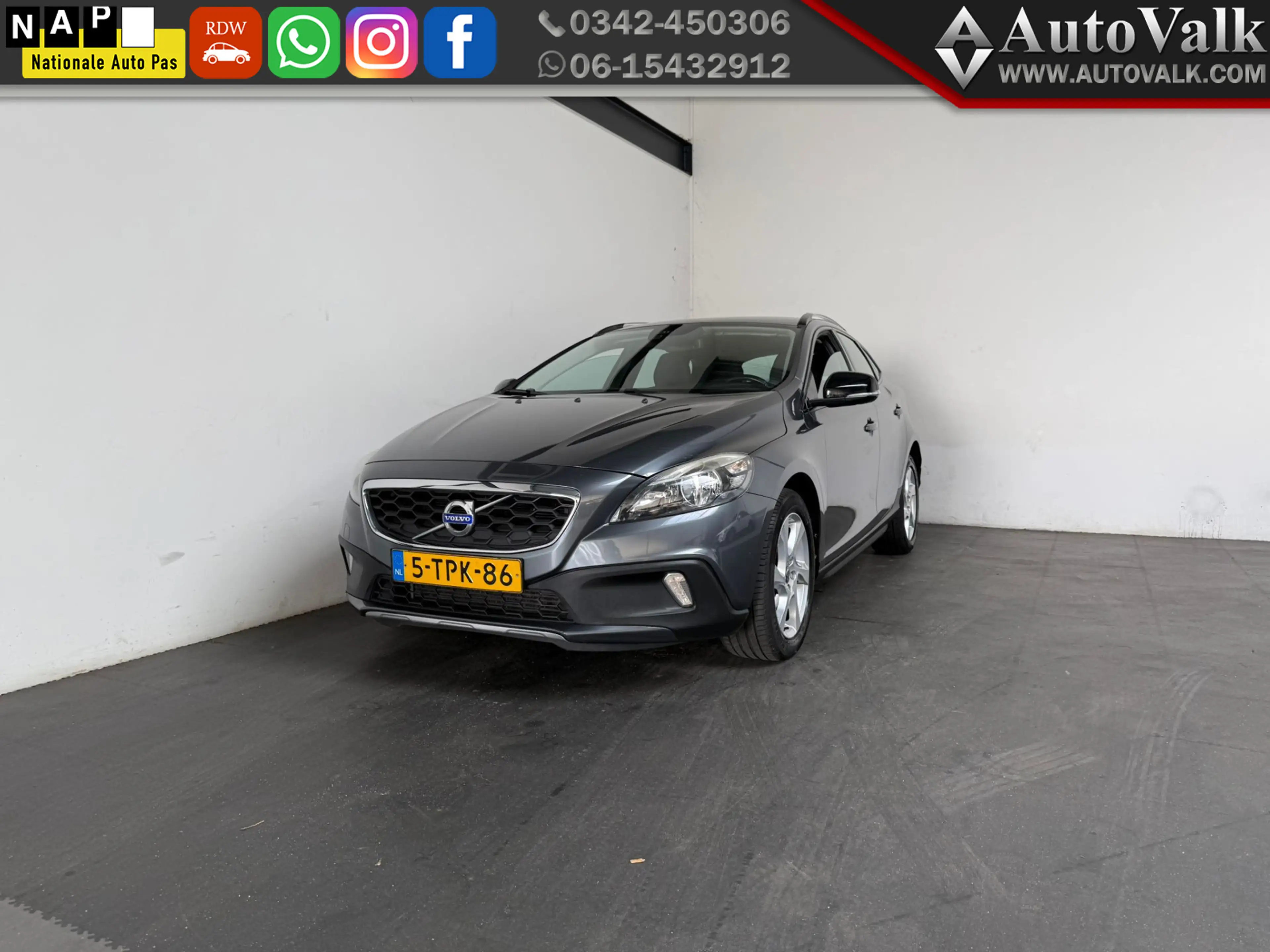 Volvo V40 Cross Country 1.6 T4 Momentum