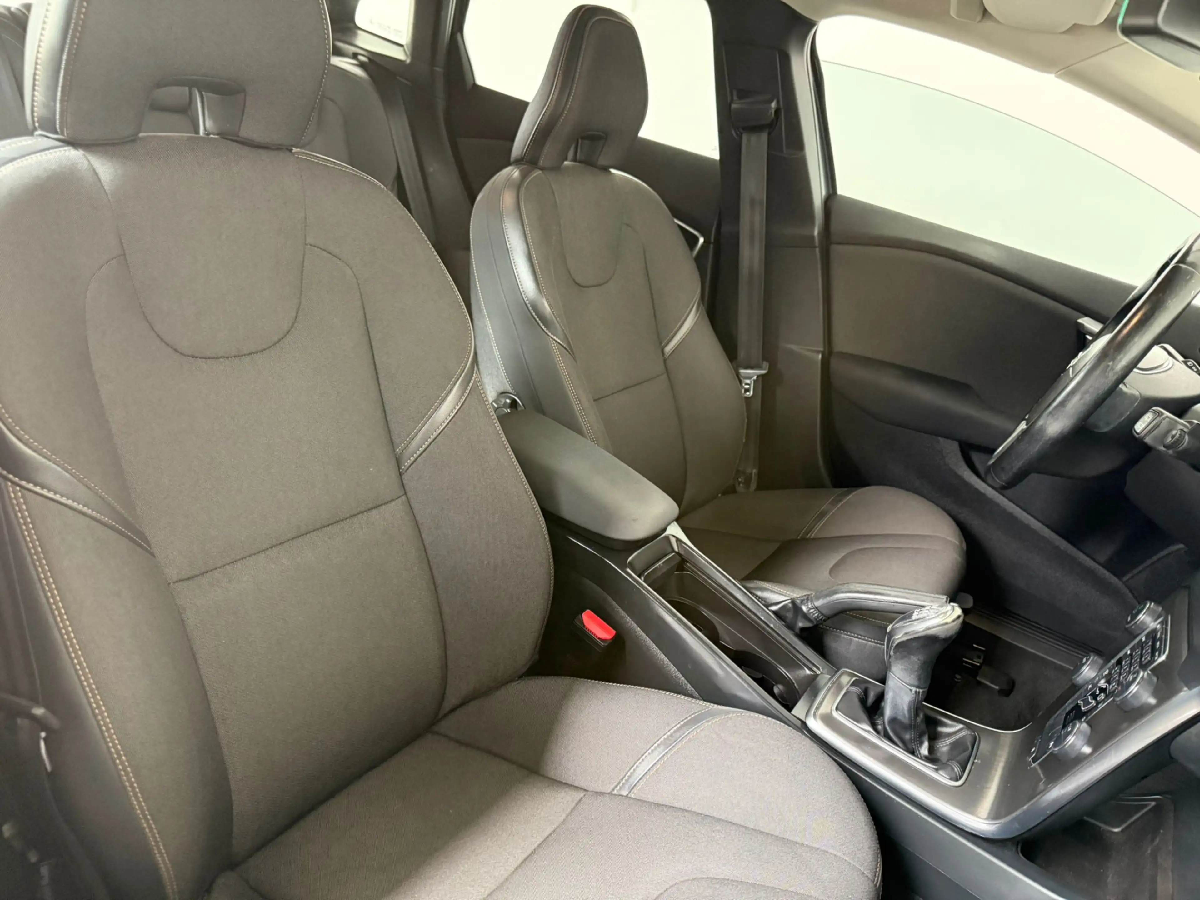 Volvo V40 Cross Country 1.6 T4 Momentum — photo 5