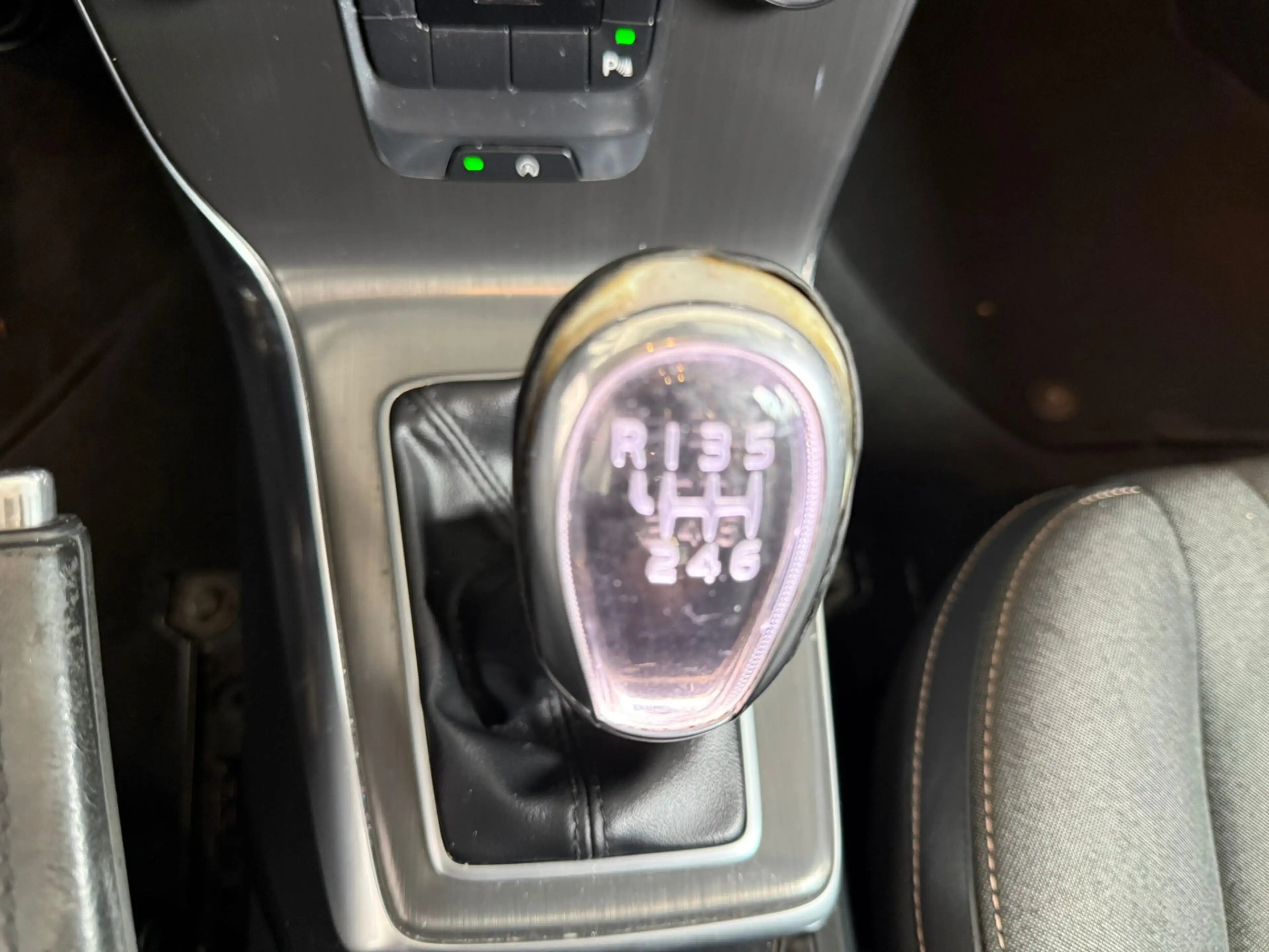 Volvo V40 Cross Country 1.6 T4 Momentum — photo 14