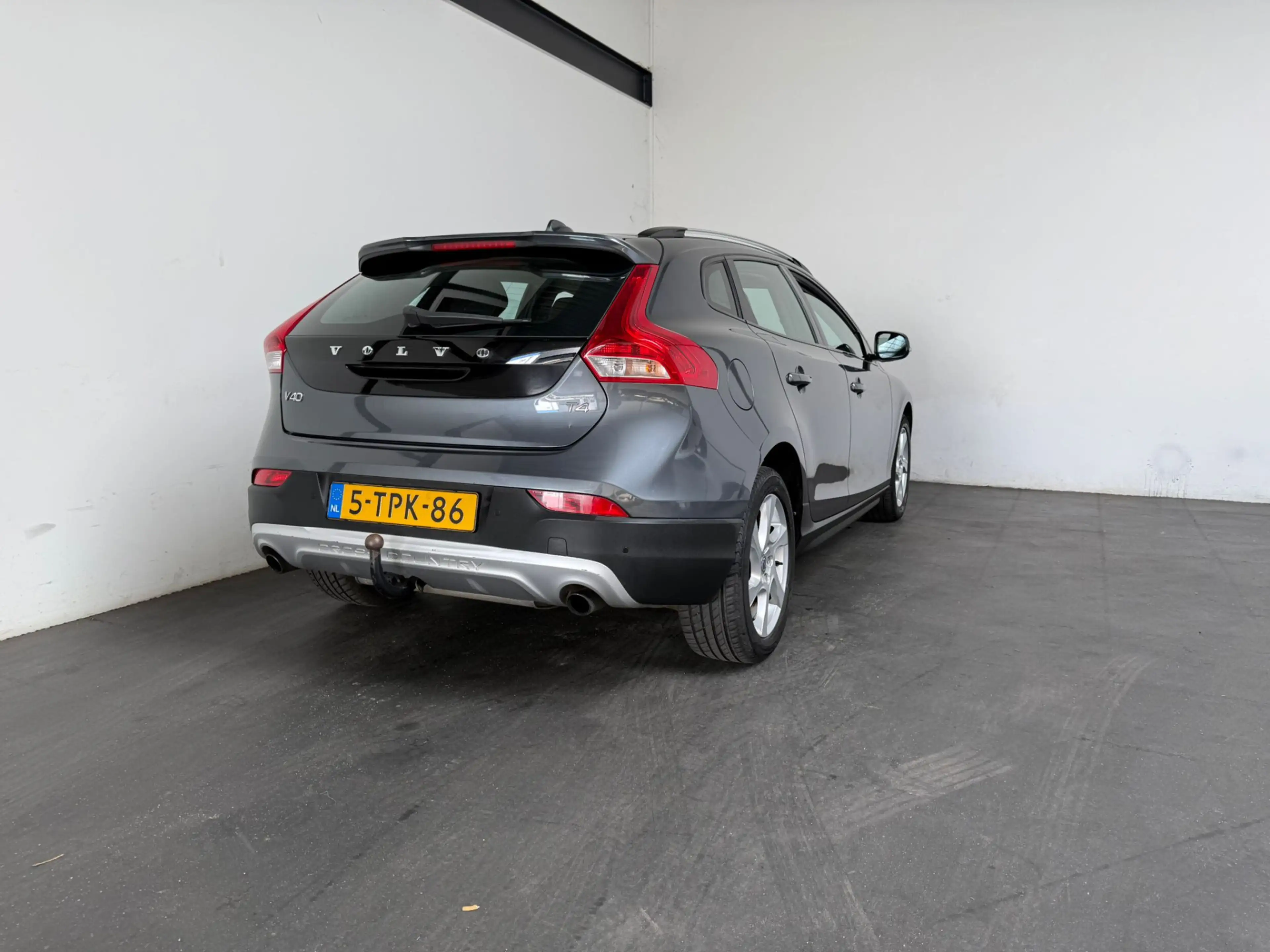 Volvo V40 Cross Country 1.6 T4 Momentum — photo 2