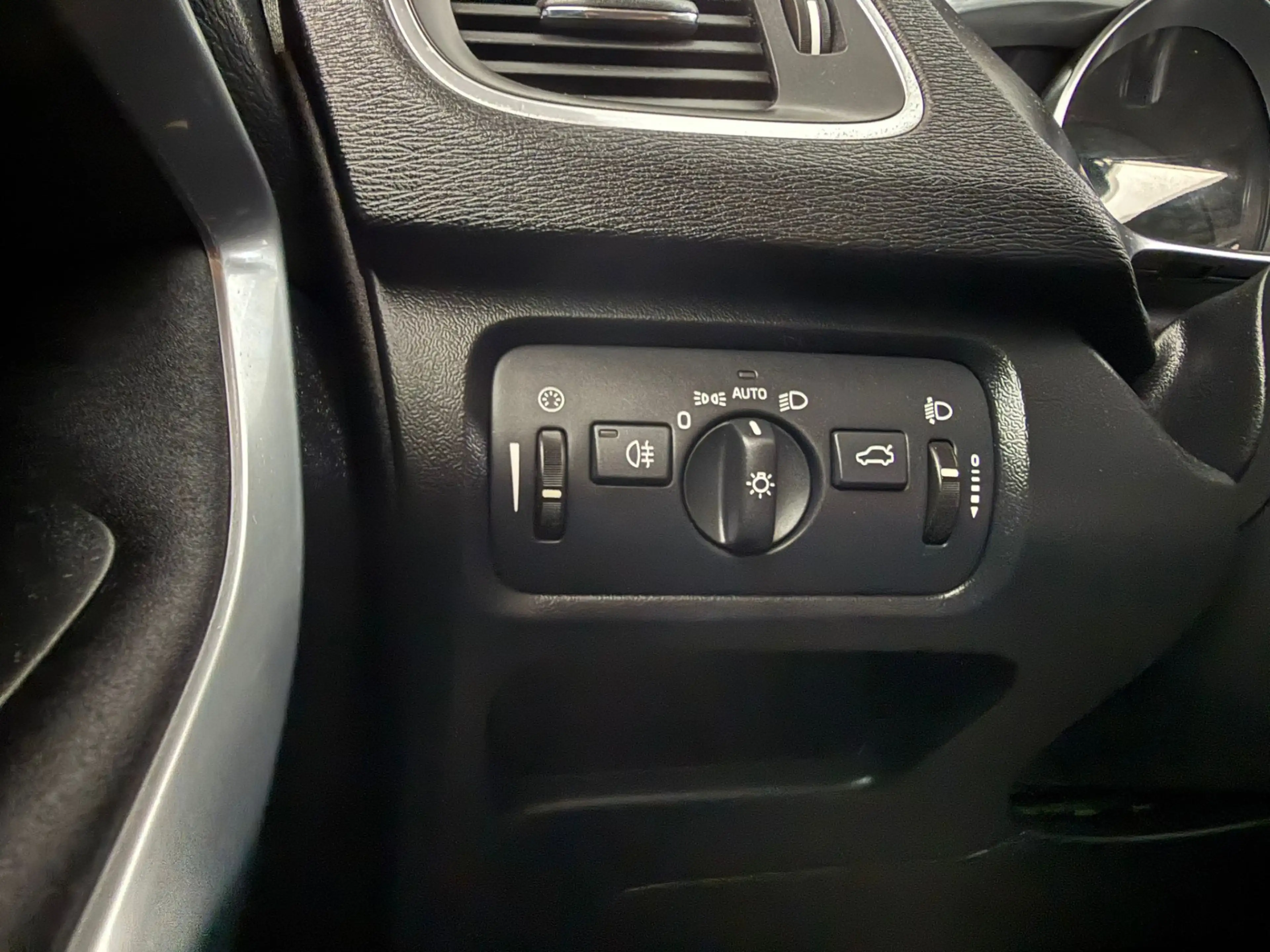 Volvo V40 Cross Country 1.6 T4 Momentum — photo 8