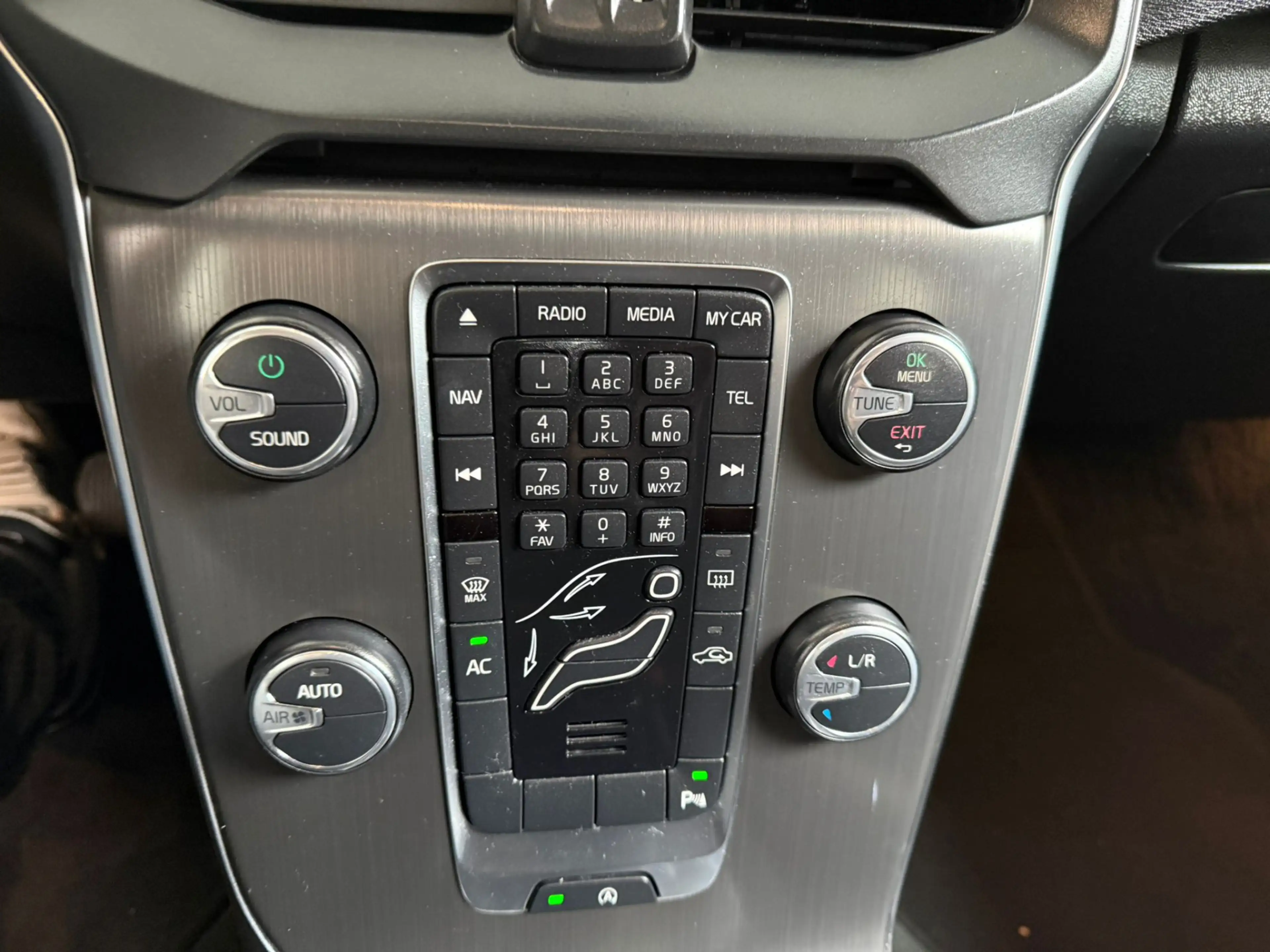 Volvo V40 Cross Country 1.6 T4 Momentum — photo 13