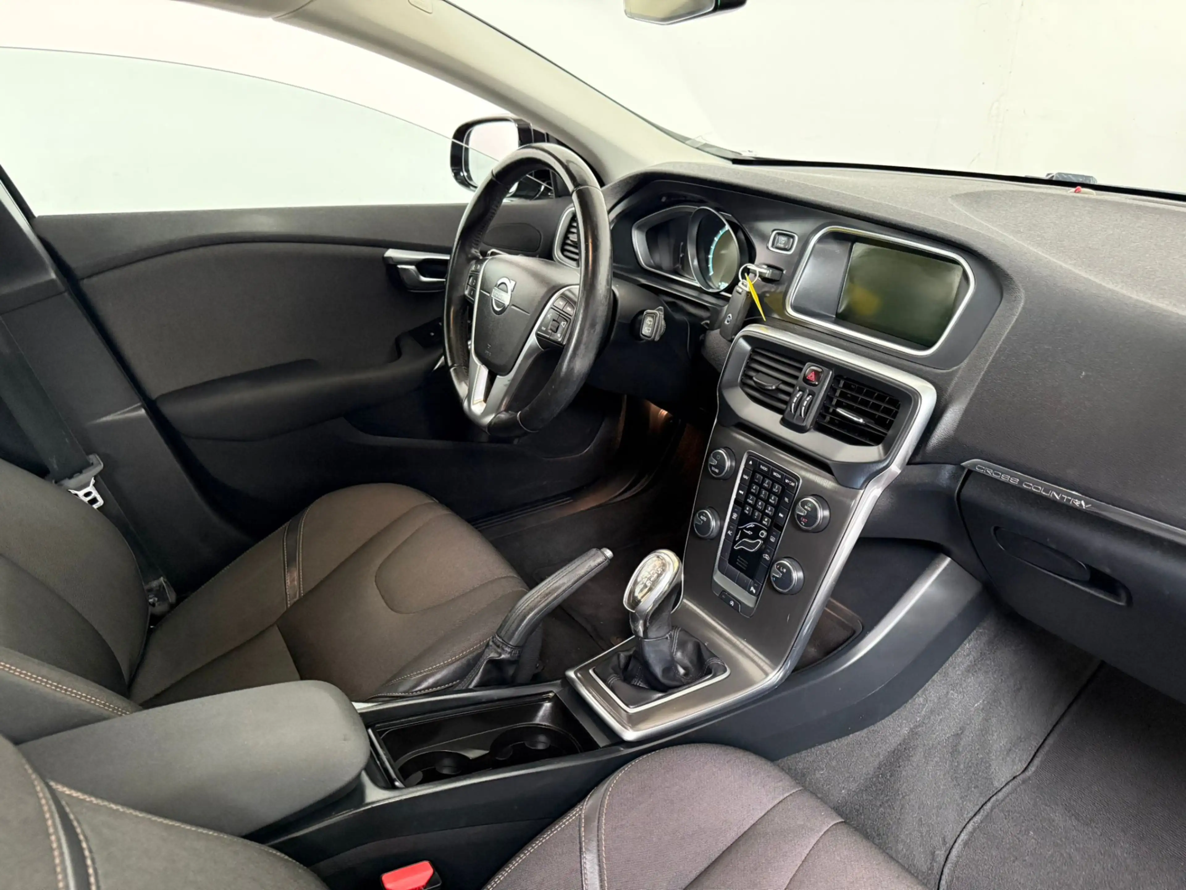 Volvo V40 Cross Country 1.6 T4 Momentum — photo 4