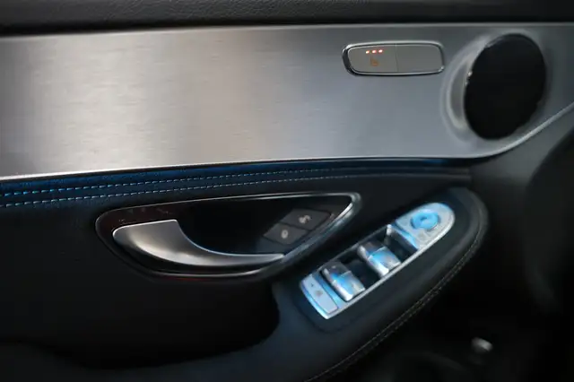 Mercedes-Benz C-Class view 16