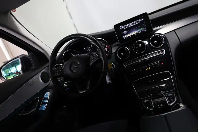 Mercedes-Benz C-Class view 28